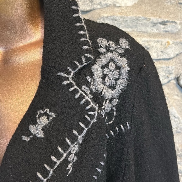 Floral Embroidered Wool Blazer - Picture 2 of 6